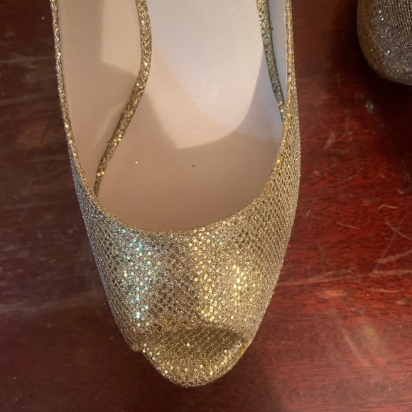 Kept in original box, classy, Michael Kors beautiful high heels. GREAT condition - Picture 5 of 14